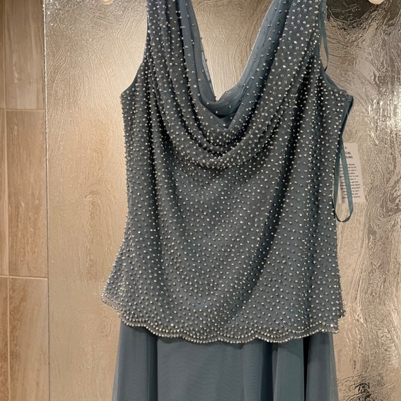 Evening dress - Picture 4 of 5